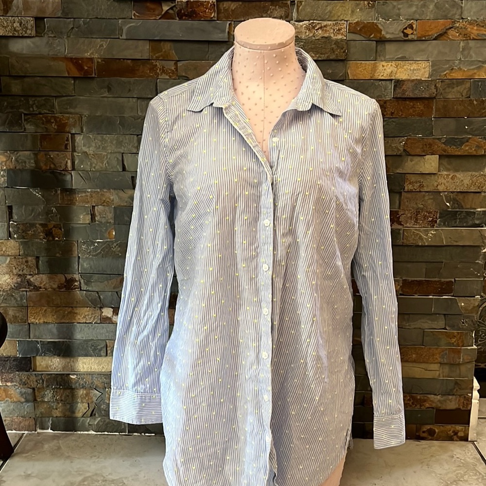 Bottom down maternity shirt